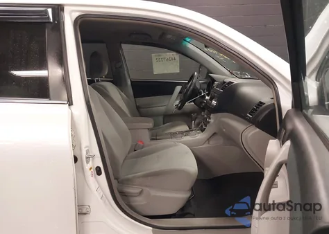 2011 Toyota Highlander Base V6 z USA, uszkodzony, nr VIN 5TDBK3EH5BS065557